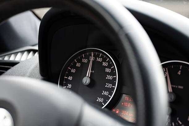 Tezlikni me’yordan 80 km/soatdan ortiq oshirganlarning guvohnomasi bekor qilinishi mumkin