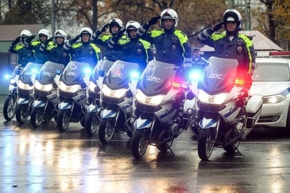Омскда полициячилар муштлашаётган полициячиларни тинчитиш учун полициячиларни ёрдамга чақирди