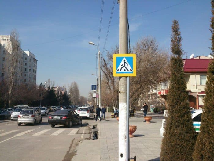 Toshkentda qorong‘uda ham yaxshi ko‘rinadigan yo‘l belgilari o‘rnatilmoqda