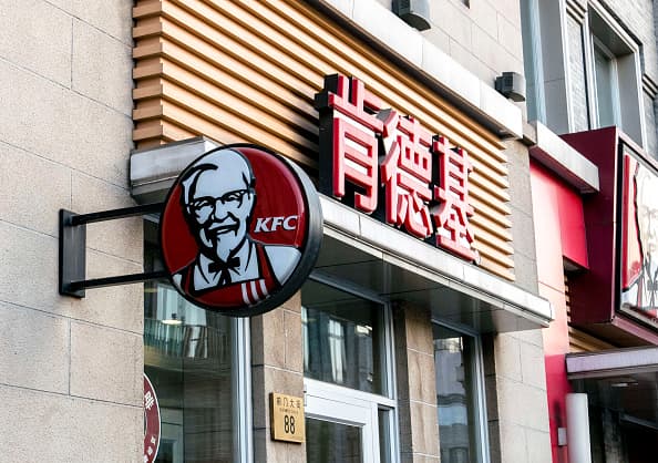 KFC restoranlarida buyurtmaga haqni tabassum bilan to‘lash yo‘lga qo‘yildi