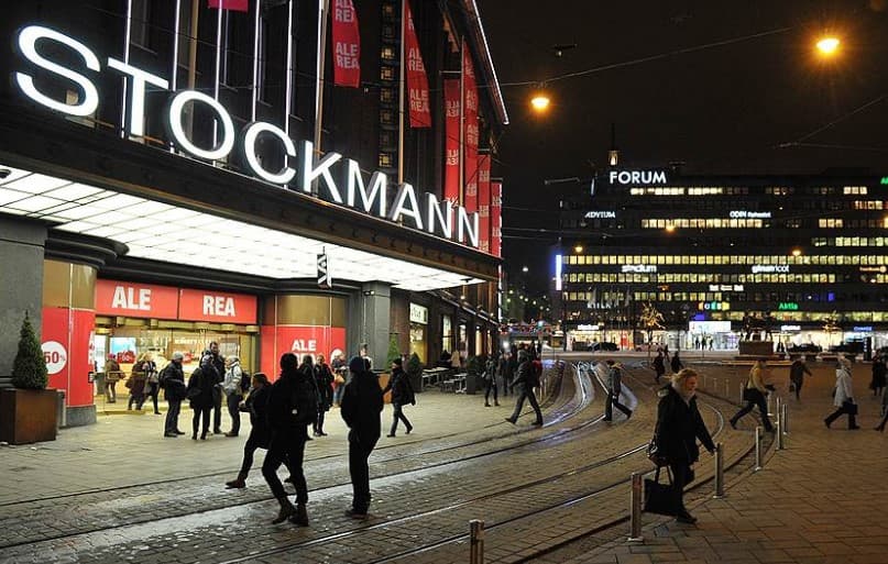 Stockmann kiyim-kechak riteyleri Finlyandiyada ishchilari sonini qisqartirishi mumkin