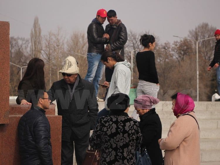 Fotoreportaj. Bishkekda Tekebayev tarafdorlari yana miting uyushtirdi