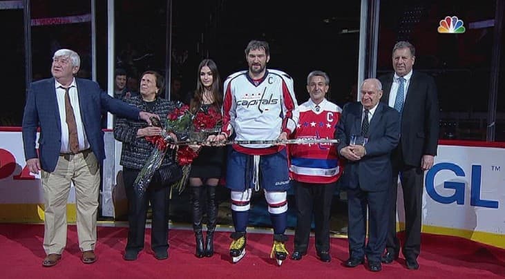 Rossiyalik xokkeychi Ovechkin "oltin klyushka" bilan taqdirlandi
