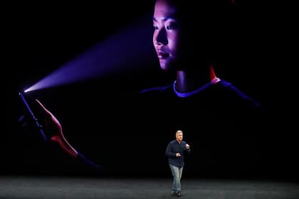 Apple iPhone X taqdimotidagi o‘ng‘aysiz vaziyatga izoh berdi