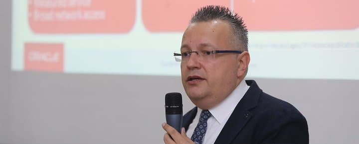 “Oracle” мутахассиси IUT талабаларига маҳорат дарсини ўтди