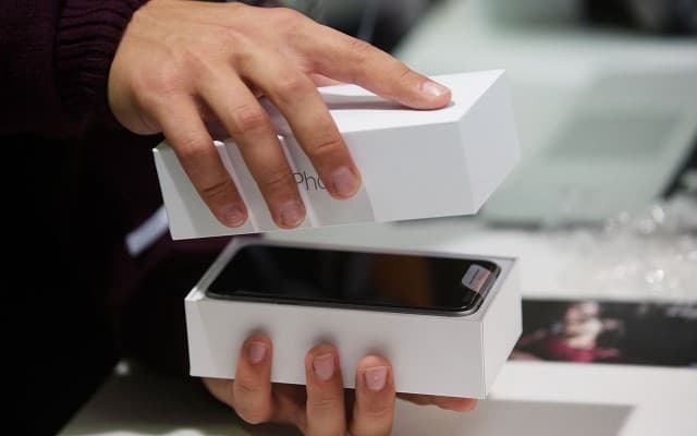 Sharp yangi avlod iPhone qurilmalari uchun OLED-panellar ishlab chiqaradi