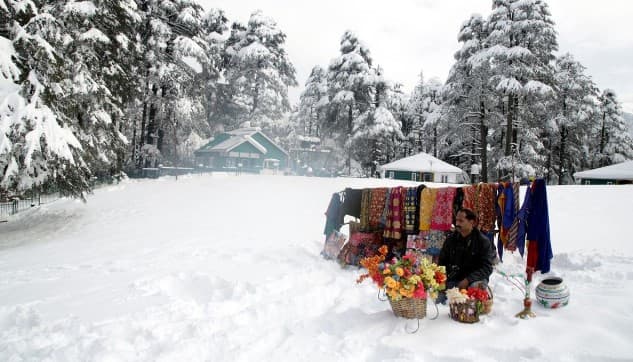 Fotojamlanma: Kashmirda kuchli qor yog‘di