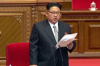 Kim Chen In Shimoliy Koreya Mehnat partiyasi qurultoyini yevropacha kostyumda ochdi