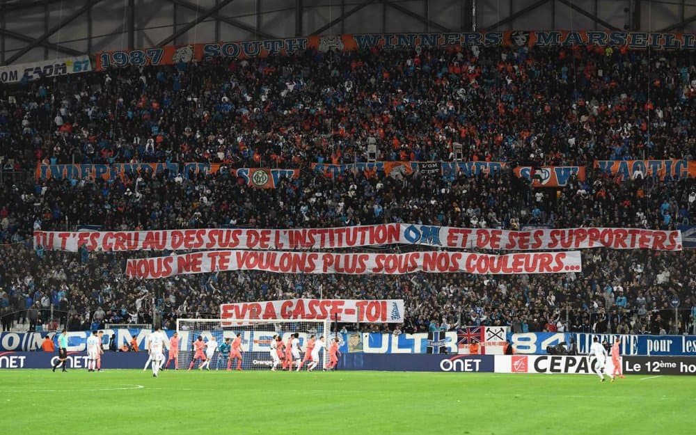«Marsel» fanatlari Evraning daf bo‘lishini talab qilib, katta banner ko‘tarishdi 