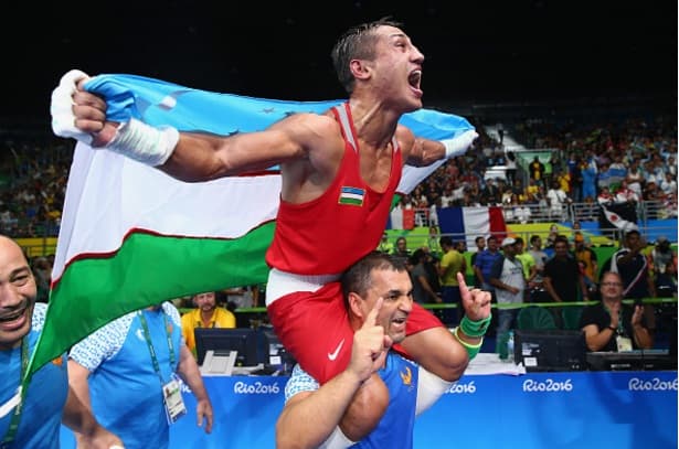 O‘zbekiston boks termasi murabbiyi Rahmatjon Ro‘zioxunov faxriy unvon bilan mukofotlandi