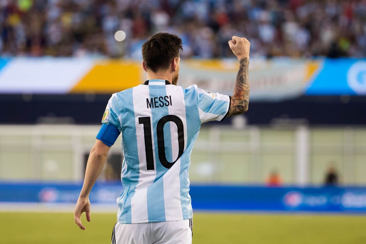 O‘zi uddaladi. Messining het-triki Argentinani JChga olib chiqdi. Chili mundialsiz qoldi