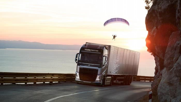 Volvo paraplan yordamida yuk mashinasini sinovdan o‘tkazdi