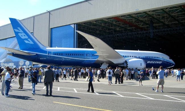 Boeing Dreamliner'ning ba'zi qismlari 3D-bosmasi yordamida tayyorlanadi