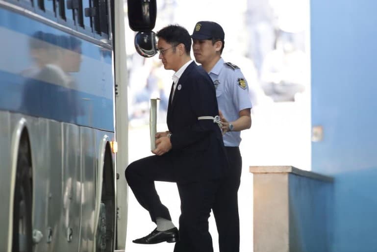 Samsung’ning korrupsiyada ayblangan rahbari chiqarilgan hukmdan norozi