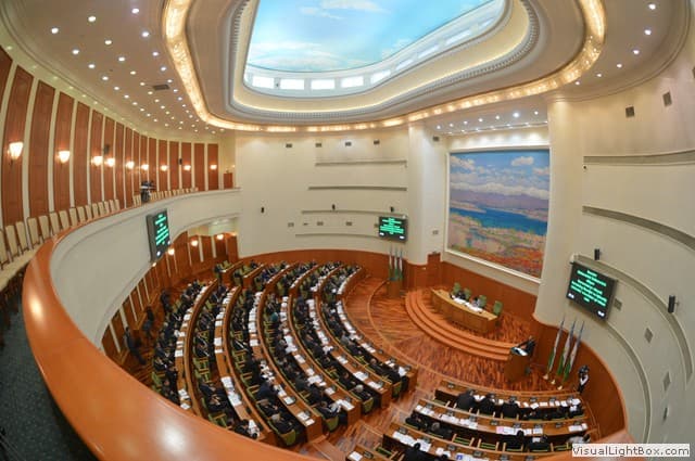 Oliy Majlis yig‘ilishida 11 kishi Abdulla Oripov nomzodiga qarshi ovoz berdi