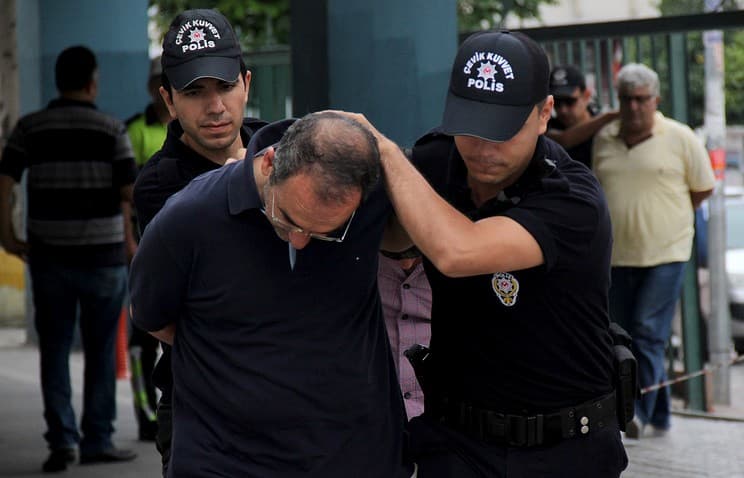 Turkiya Gulen bilan aloqador bo‘lgan 121 kishini qidiruvga berdi