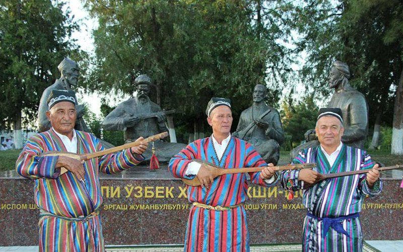 Samarqanddagi shoirlar bog‘iga baxshilar haykali qaytdi