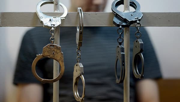 Toshkent viloyatida mudhish qotillik: Erkak xotini va qizini o‘ldirdi
