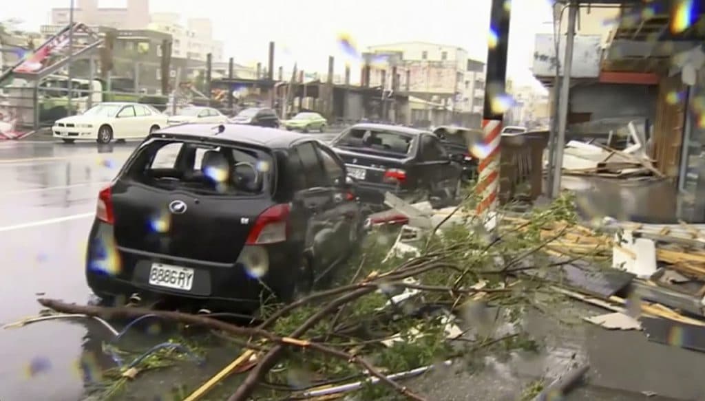 OAV: "Nepartak" tufayli Xitoyda 420 ming kishi xavfsiz joylarga ko‘chirildi