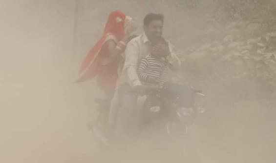 Fotojamlanma: Hindiston poytaxti Nyu-Dehlidagi quyuq smog 