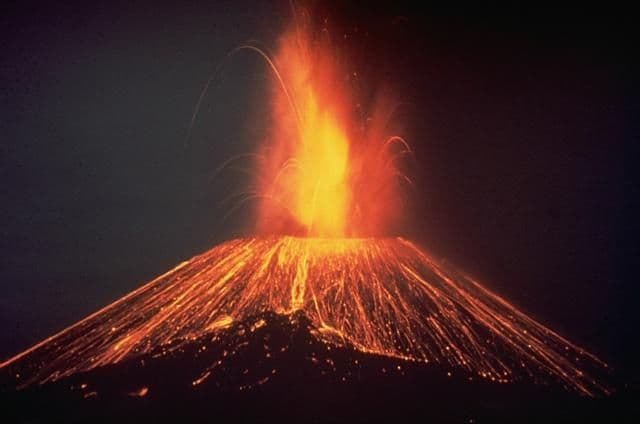 Sitsiliyada Etna vulqoni otilishi boshlandi
