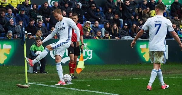 Video: Daniyada futbol muxlislari maydonga o‘lik kalamushlarni uloqtirishdi