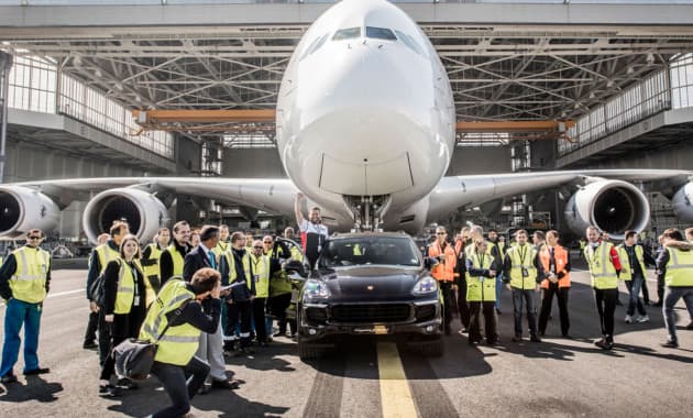 Porsche Cayenne mashinasi 285 tonnalik samolyotni shatakka oldi