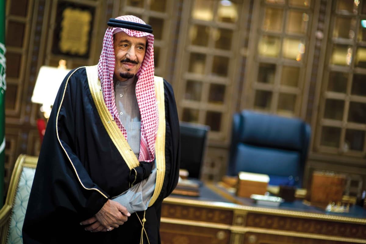 Saudiyalik jurnalist qirolga haddan ziyod xushomad qilgani uchun ishdan chetlatildi
