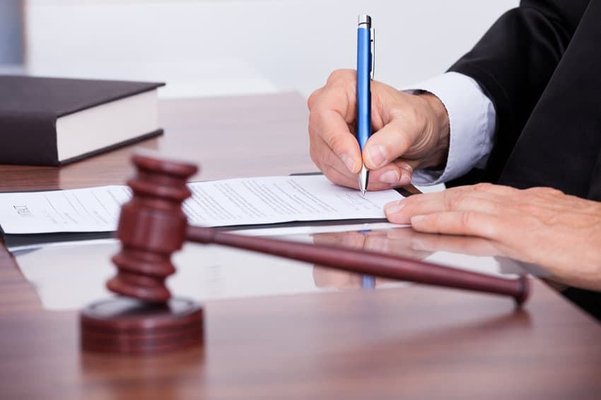 Gulistonda o‘z ish joyida nasha chekkan shaxs 8 yilga qamaldi