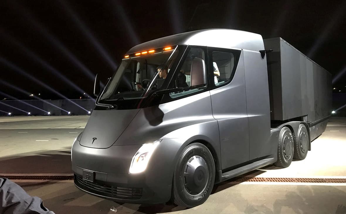 Tesla янги электр юк машинасининг дастлабки нархларини маълум қилди 