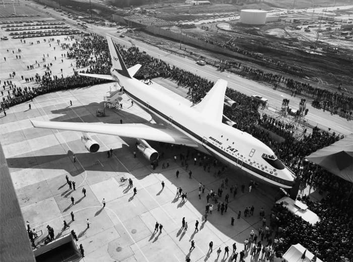 Boeing afsonaga aylanib ulgurgan 747 layneridan voz kechishga tayyor