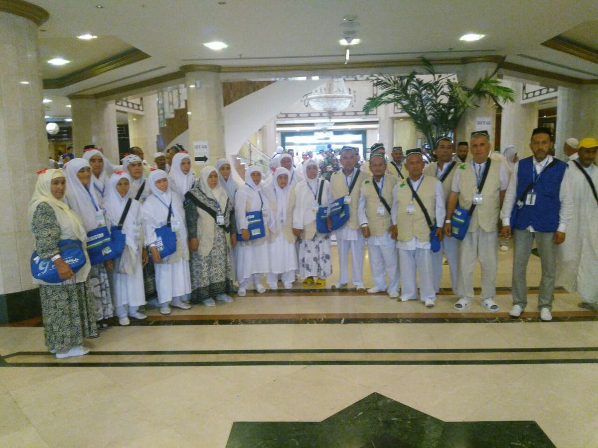 Toshkent va Namangan viloyati ziyoratchilari Madina shahriga yetib kelishdi 