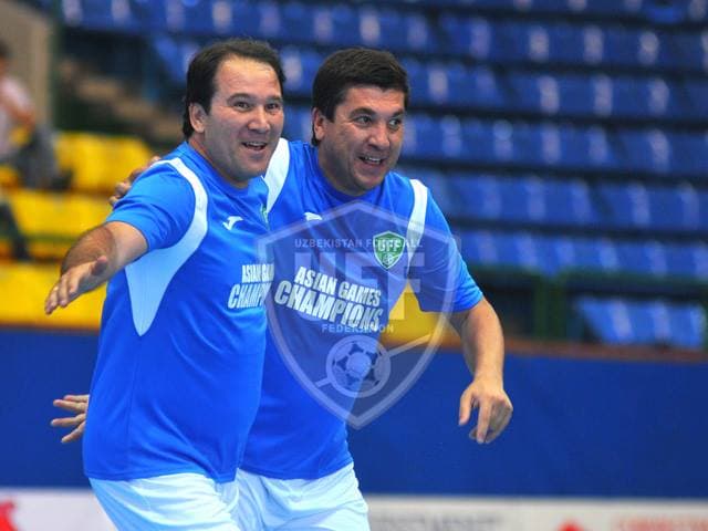 O‘zbek futboli yulduzi Mendeta, Jan-Per Papen va Krespo bilan bir jamoada to‘p suradi