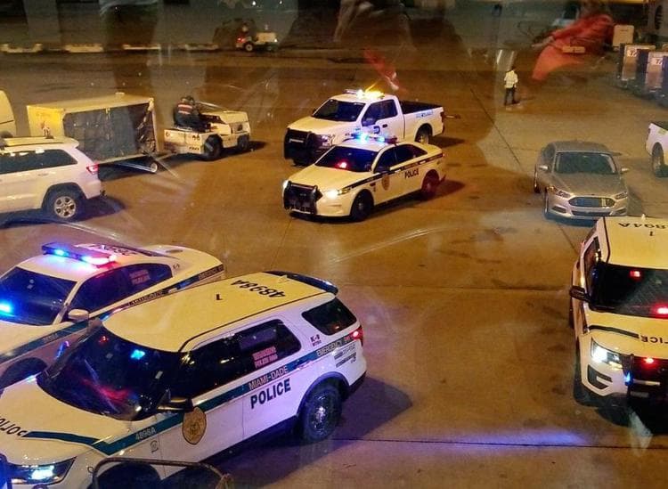 Politsiya Mayami aeroportida pichoq bilan qurollangan shaxsni o‘qqa tutdi