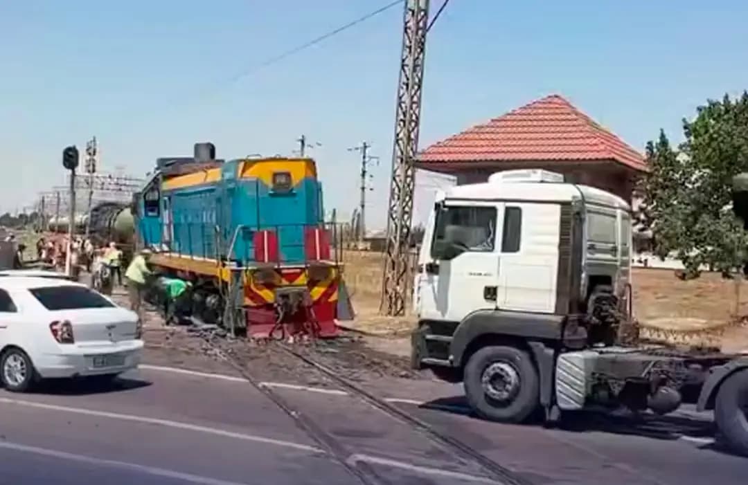 В Ахангаране поезд сошёл с рельсов