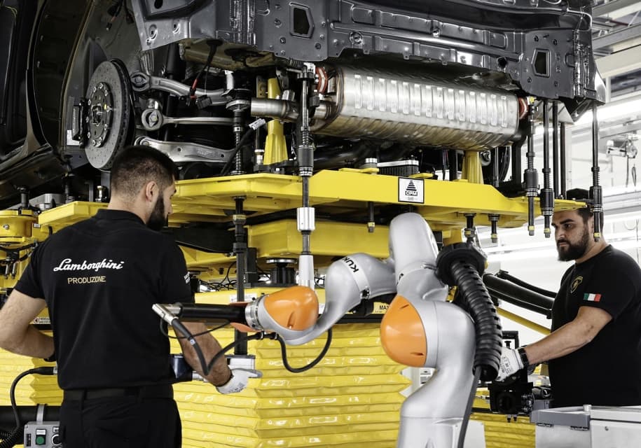 Lamborghini’ning ilk yo‘ltanlamasi suratlari paydo bo‘ldi