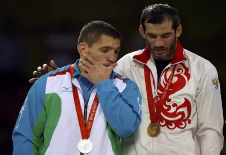 O‘zbekistonlik kurashchi Soslan Tigiyevning olimpiya medali belaruslik sportchiga berildi