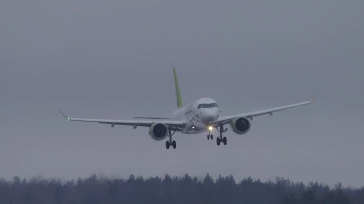 Sheremetevo aeroportiga qo‘nmoqchi bo‘lgan uchta samolyotni yashin urdi
