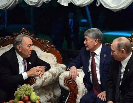 Nazarboyev qarshisida bitta kresloda o‘tirgan Putin va Atambayev surati ijtimoiy tarmoqlarda kulgiga sabab bo‘ldi