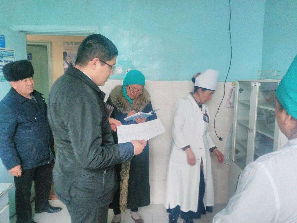 Uychi tumanida deputat va senatorlar aholi muammolarini uyma-uy yurib o‘rganishmoqda