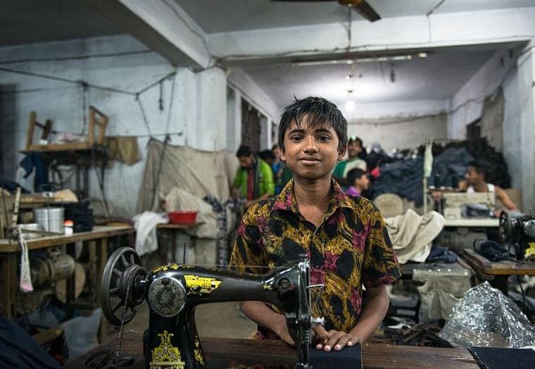 Tadqiqot: Bangladeshdagi minglab bolalar bir haftada 64 soat mehnat qiladi