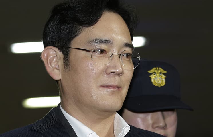 Samsung rahbari poraxo‘rlik bo‘yicha ayblovlarni rad etmoqda