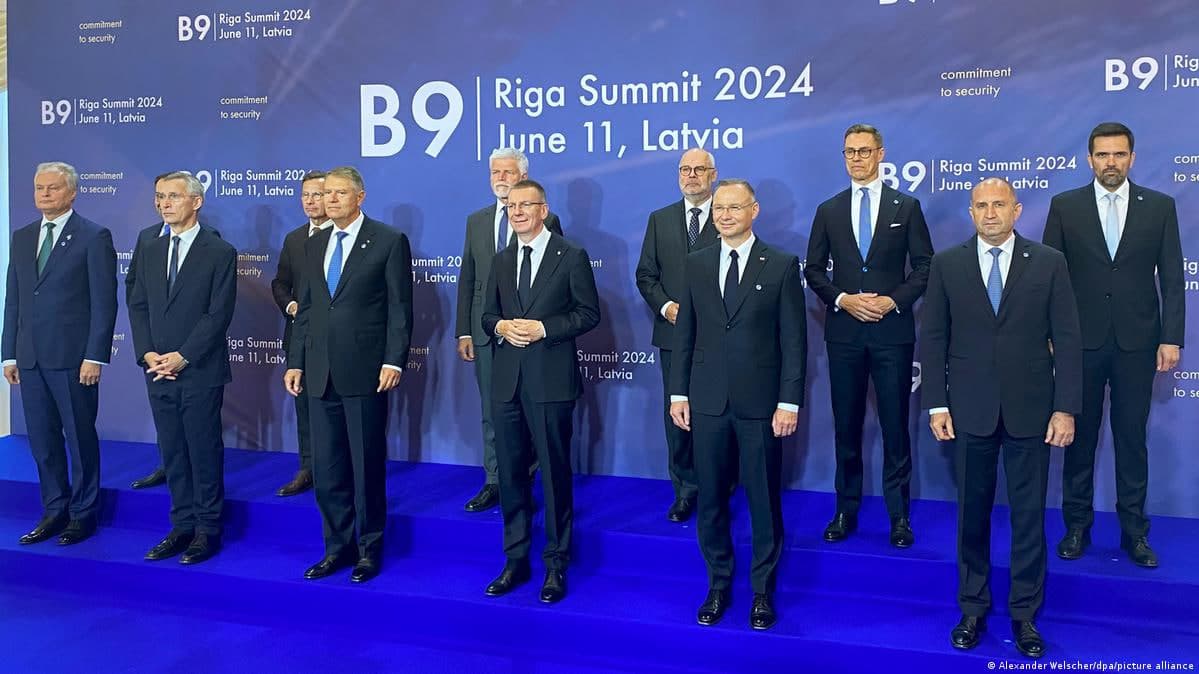 Stoltenberg «Buxarest to‘qqizligi»ni qo‘llab-quvvatlash davom etishini aytdi