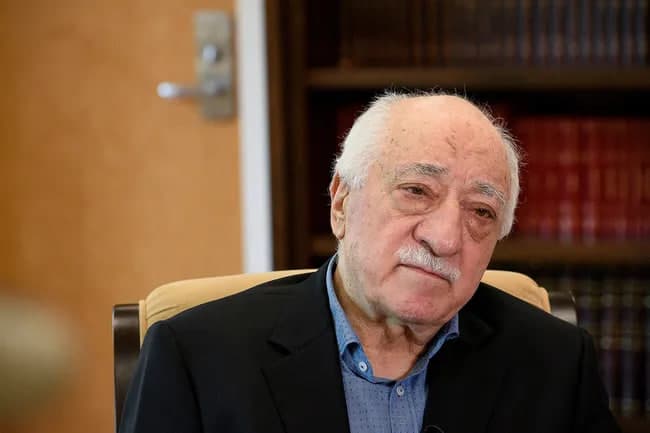 Fathulloh Gulen vafot etdi. Erdo‘g‘an uni Turkiyadagi isyon tashkilotchisi sifatida ayblagandi