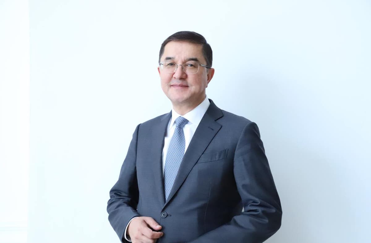 Иқтисодиёт ва молия вазири Жамшид Қўчқоровга “Ўзбекистонда хизмат кўрсатган иқтисодчи” унвони берилди