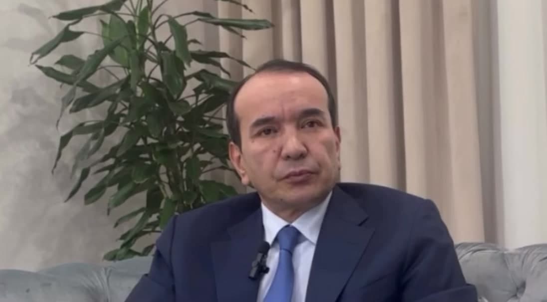 “Uch tirrancha bir buyuk san’atkorni loyga chaplayapti” – Ozodbek Nazarbekov Qodirov va Jo‘rayevlar mojarosi haqida