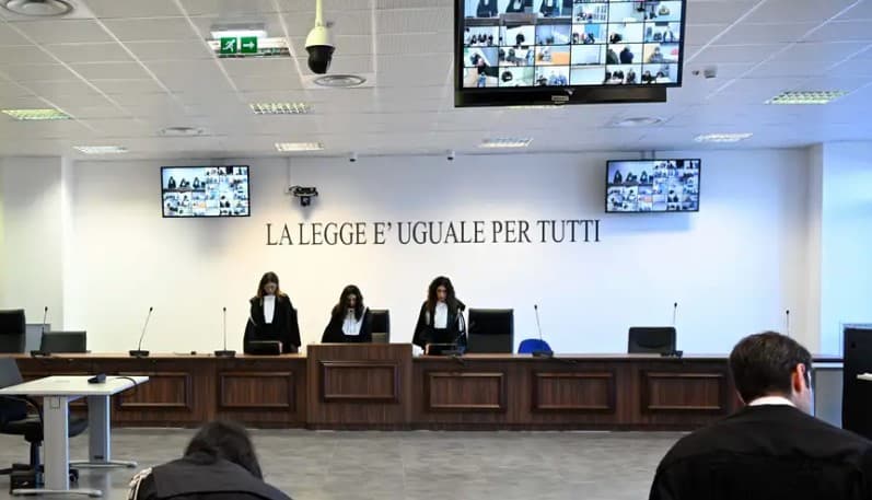 Italiyada mafiyaga qarshi sudda 200 dan ortiq kishiga hukm chiqarildi