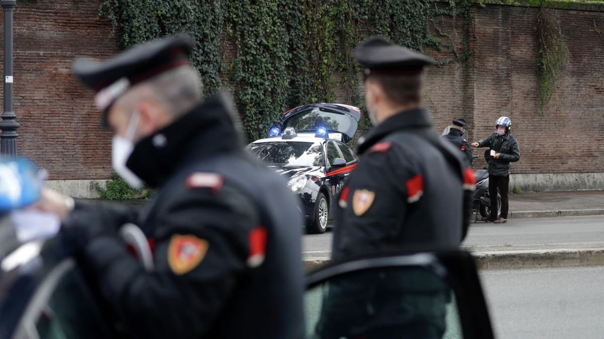 Italiyada mafiyaga a’zolikda gumon qilingan 100 dan ortiq kishi ushlandi