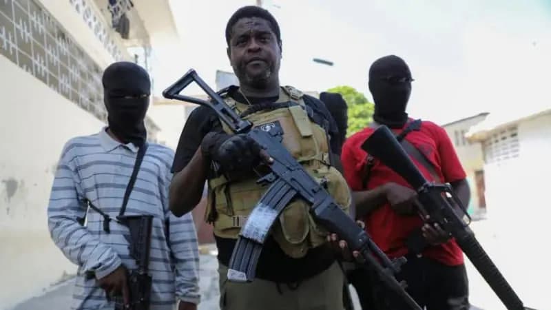 Haitida jinoiy guruh politsiya akademiyasi va aeroportga hujum qildi. Bosh vazir samolyoti qo‘shni orolga qo‘ngan
