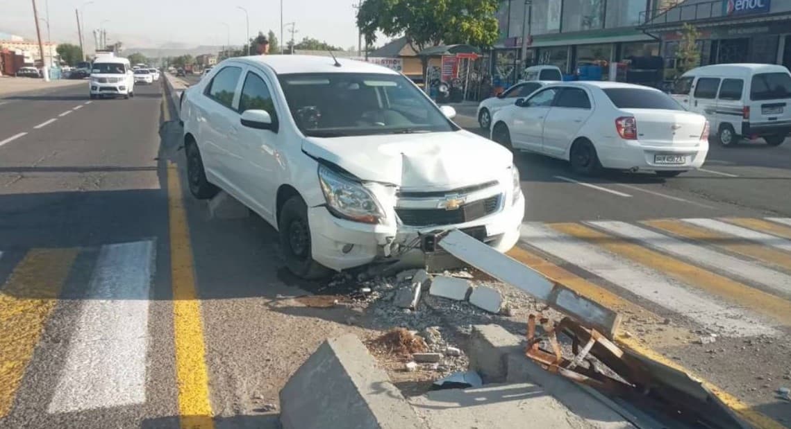 Olmaliq shahrida fotoradar o‘rnatilgan Cobalt YTHga uchradi